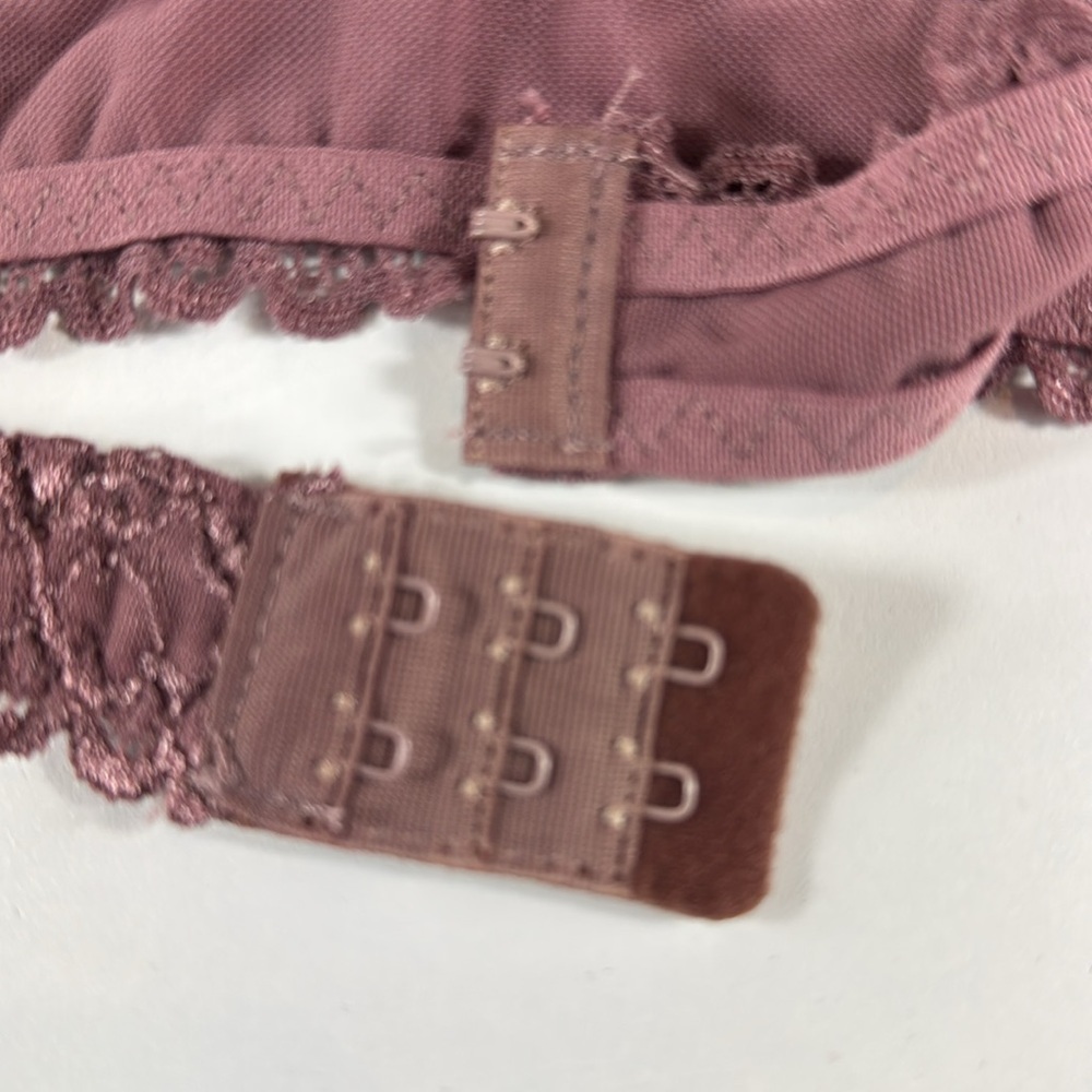 Listicle Lace Halter Bralette with Adjustable Band - Picture 4 of 6
